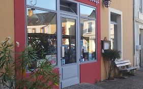 Le Relais Du Chapeau Rouge